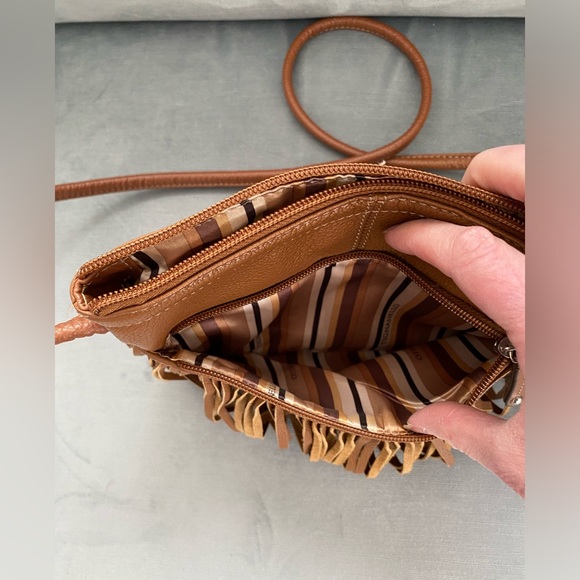 EUC Tignanello leather fringe, multi compartment, Crossbody 10” x 8” no callouts - Picture 5 of 13